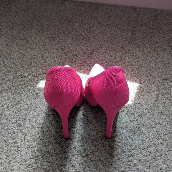 Hot Pink Qupid Pump - Picture 3 of 3
